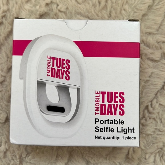 Ring light, T-Mobile Tuesday’s portable clip on selfie ring light New in box - Picture 2 of 15